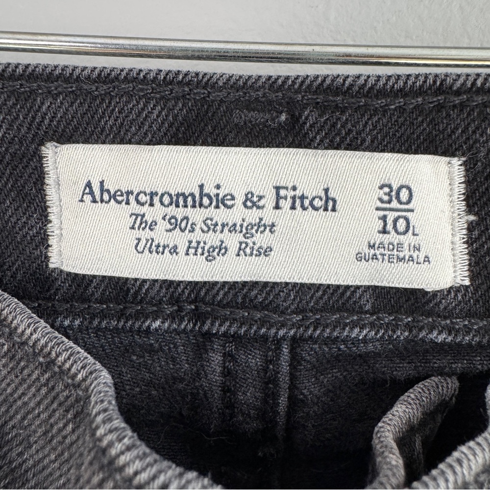 Abercrombie & Fitch '90s Straight Ultra High Rise Jeans - size 10 long